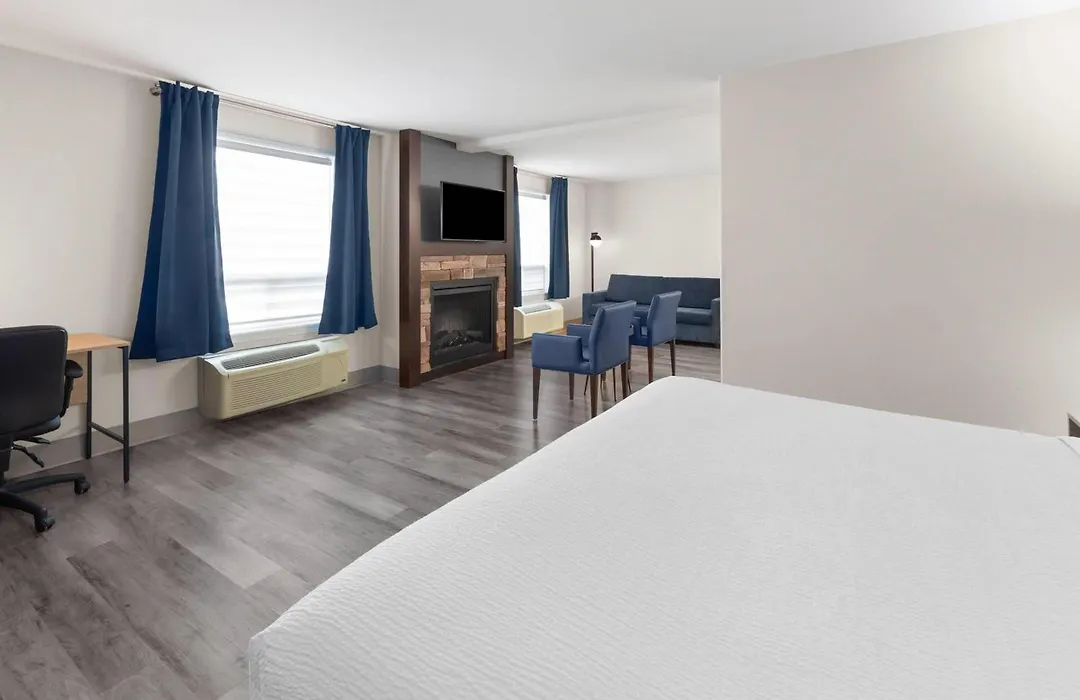 Super 8 By Wyndham Quebec City-1